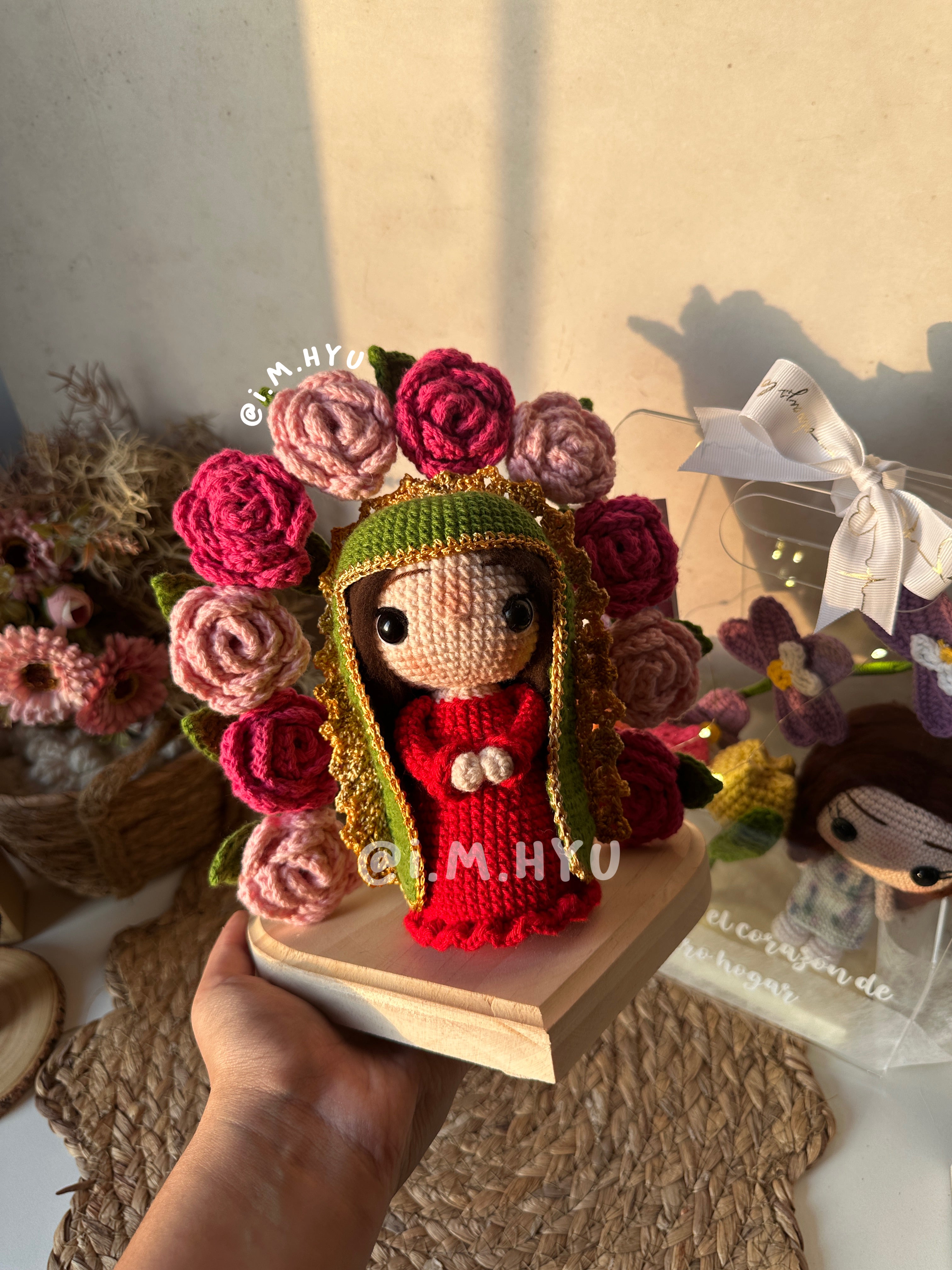 VIRGEN DE GUADALUPE + ARCO DE ROSAS